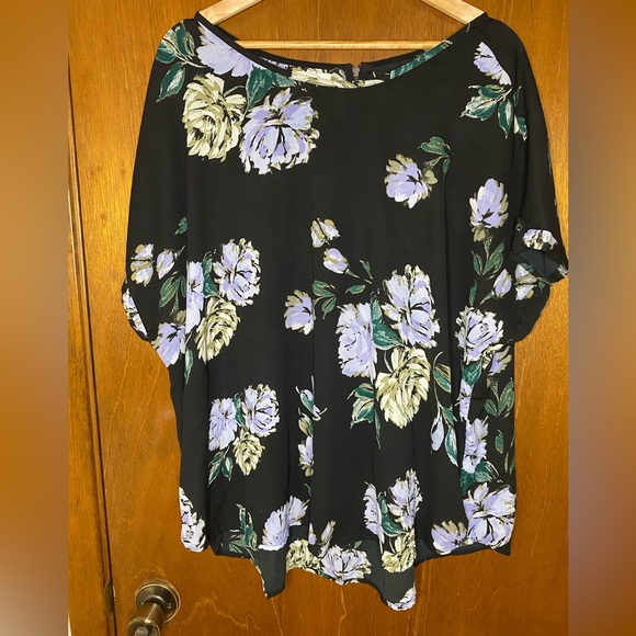 Maurices Tops - Maurices Black and Floral Top 2x